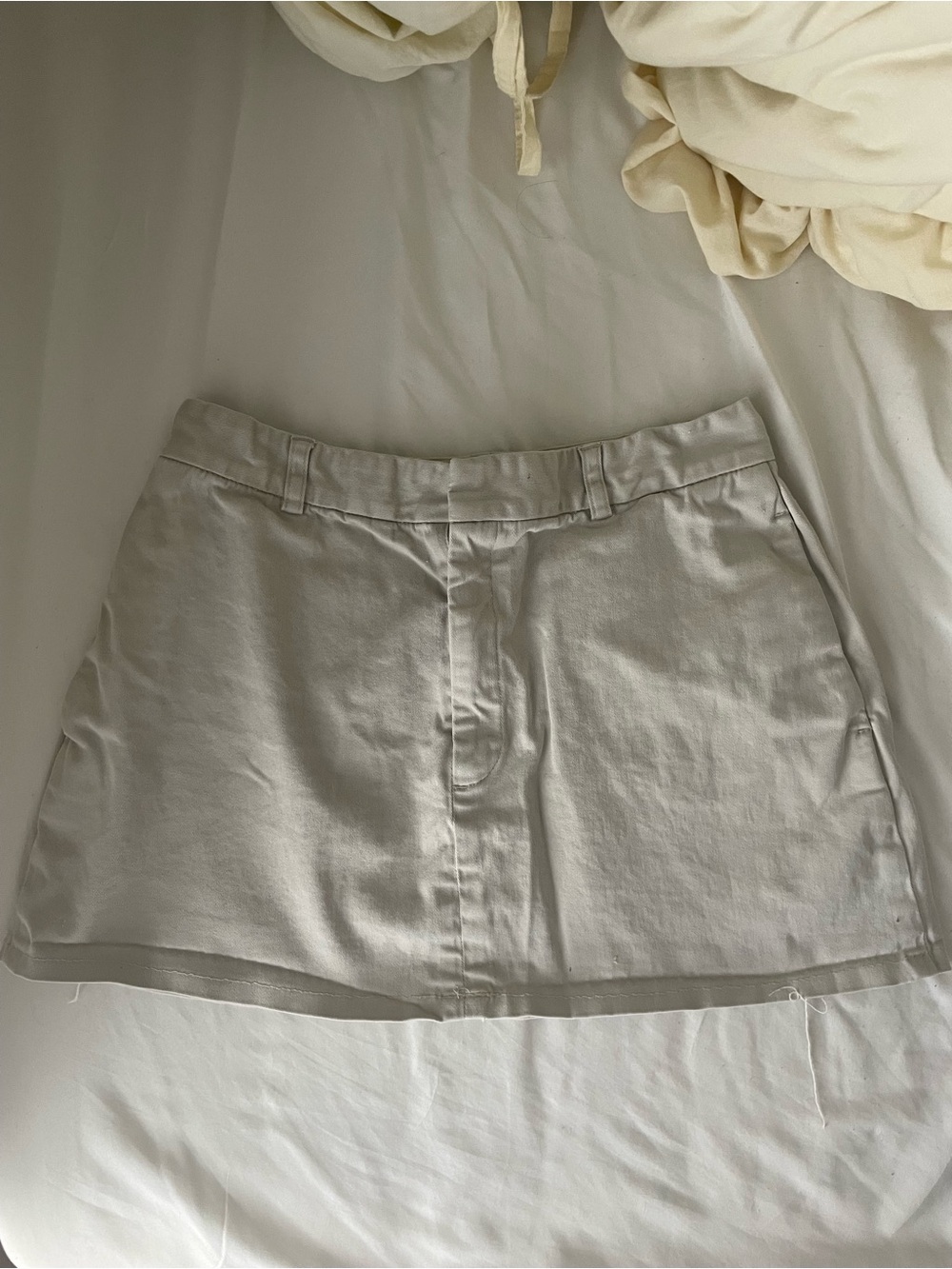 GAP Stretch Mini Skirt in Light Cream